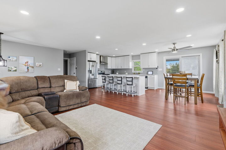 Property Photo:  324 Byron Avenue  IL 60108 