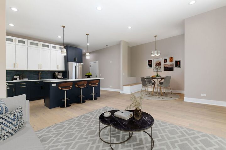 Property Photo:  1627 W Warren Boulevard 2  IL 60612 