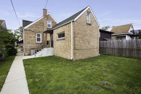 Property Photo:  2623 Rhodes Avenue  IL 60171 