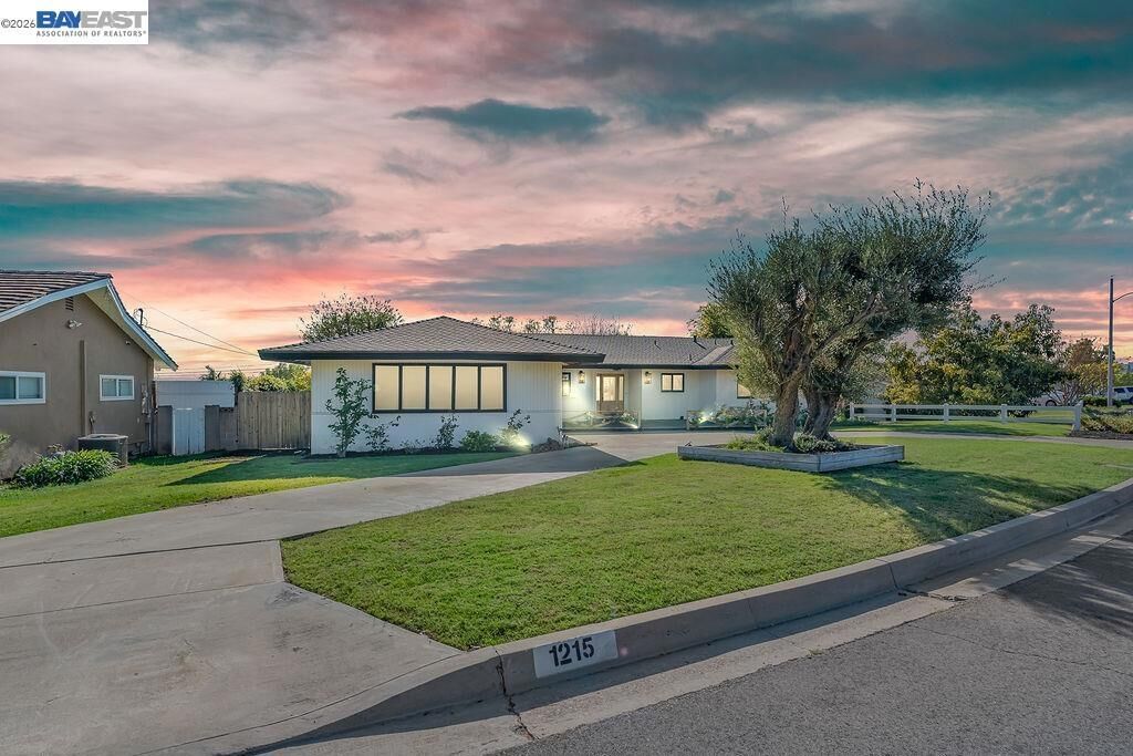 Property Photo:  1215 Wardman Dr  CA 92821 