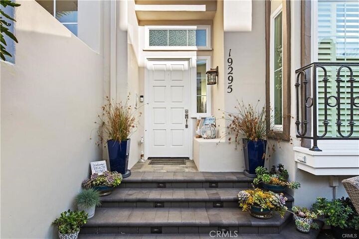 Property Photo:  19295 Wingedfoot Circle  CA 92648 