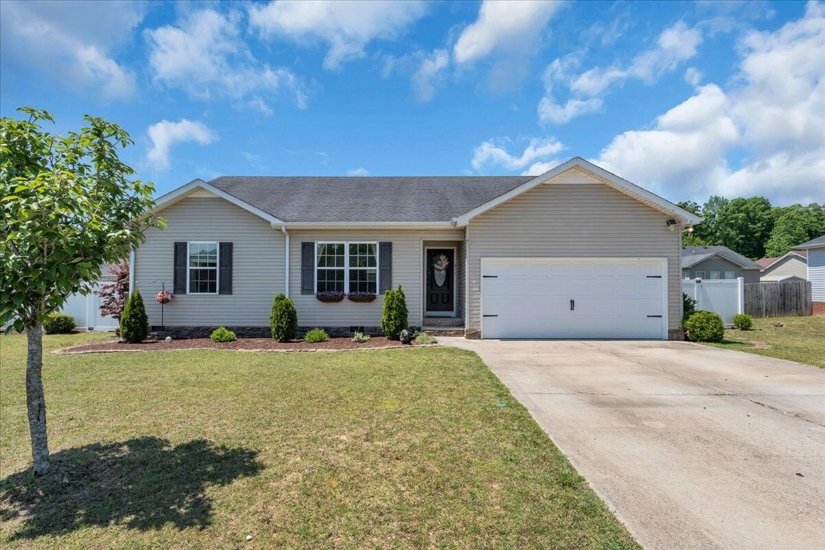 Property Photo:  211 Williamsburg Cir  TN 37388 