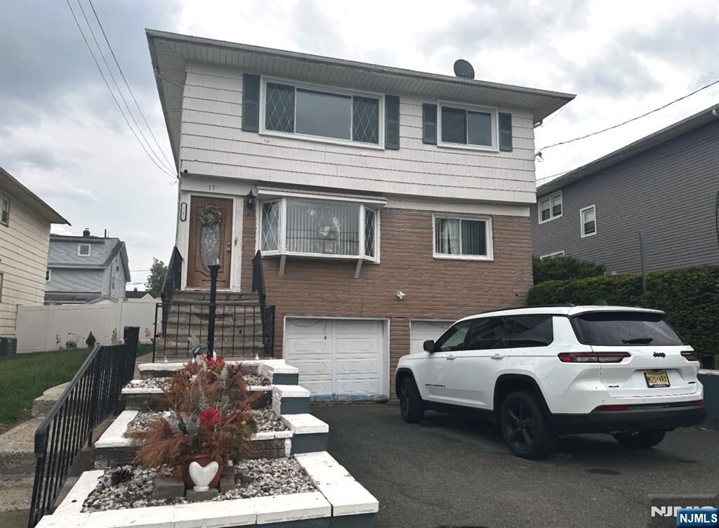 Property Photo:  17 Daka Court 2  NJ 07003 