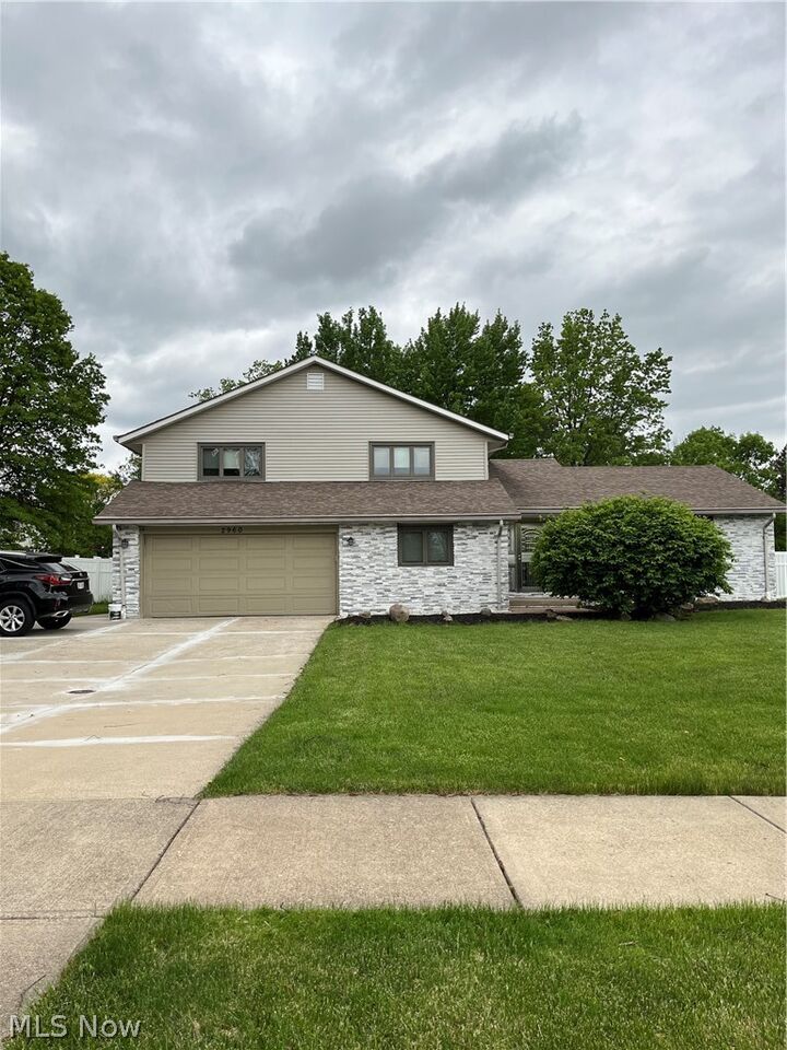 Property Photo:  2960 Richmond Road  OH 44122 