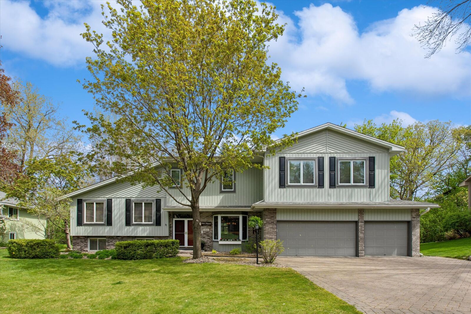 Property Photo:  412 E 135th Street  MN 55337 