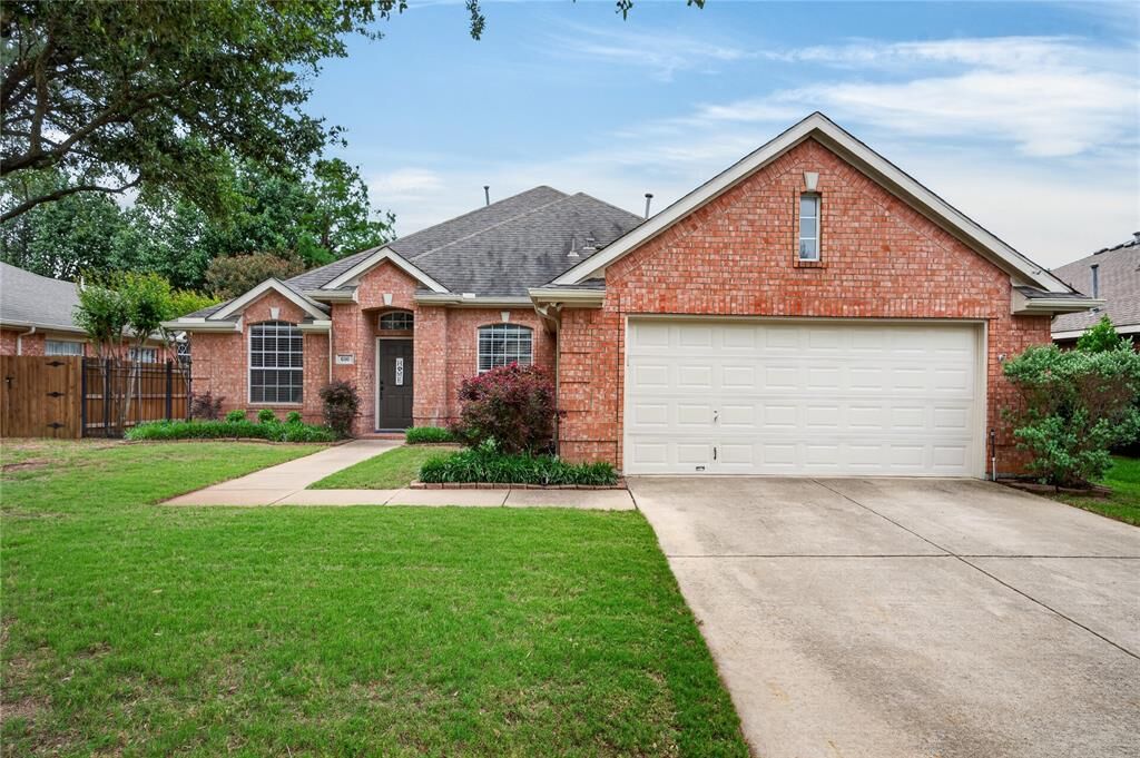 Property Photo:  616 Chestnut Drive  TX 76248 