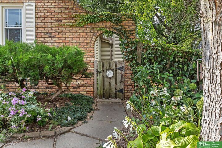 Property Photo:  5427 Parker Street  NE 68104-9999 