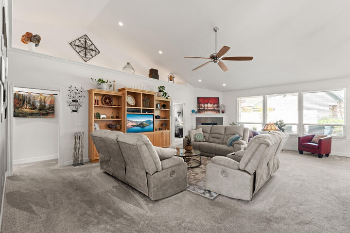 Property Photo:  115 Sandridge Way  OR 97524 