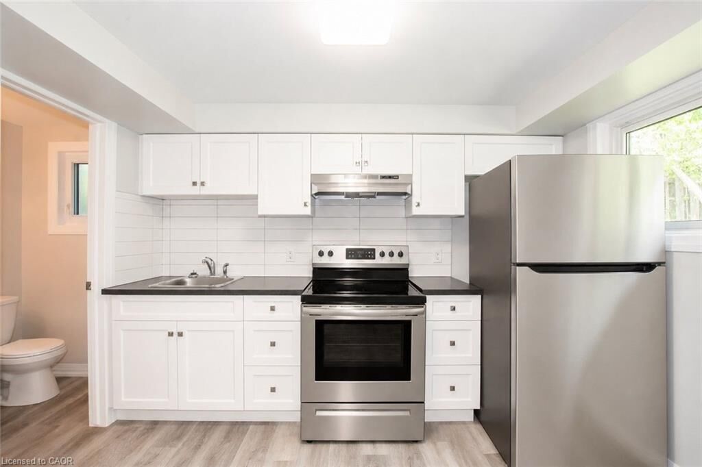Property Photo:  34 Highcourt Crescent Lower  ON L2M 3M6 