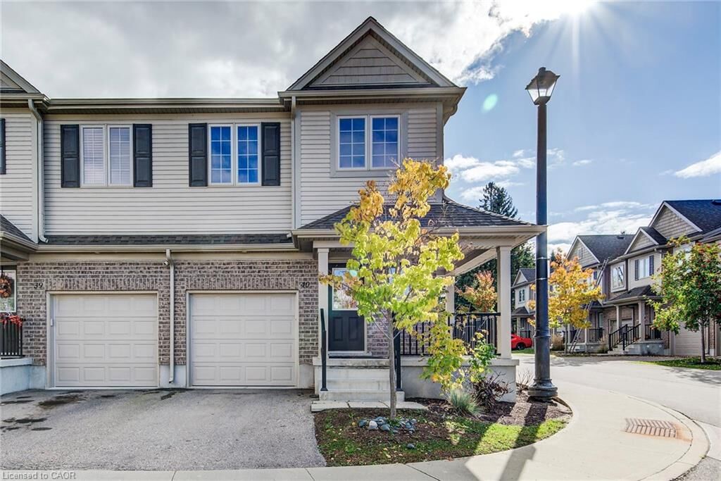 Property Photo: 50 Pinnacle Drive 40 ON N2P 0H8