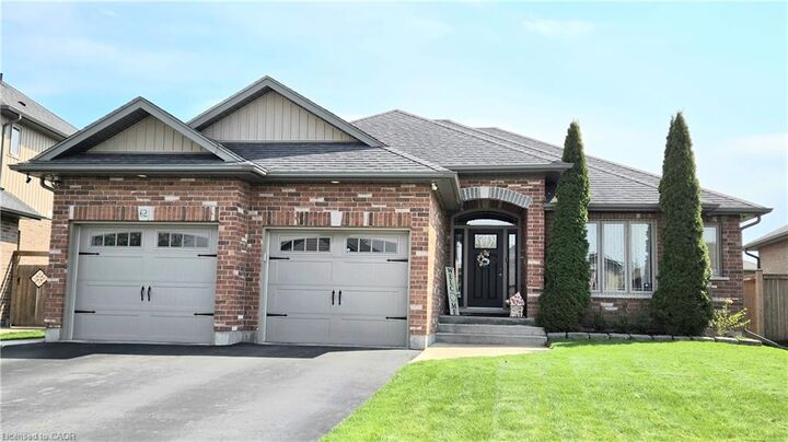 Property Photo:  62 Driftwood Drive  ON N3Y 0B4 