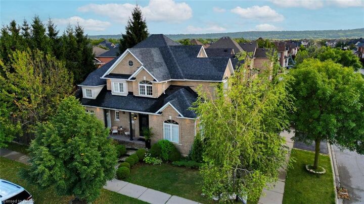 Property Photo:  50 Islandview Way  ON L8E 6C1 