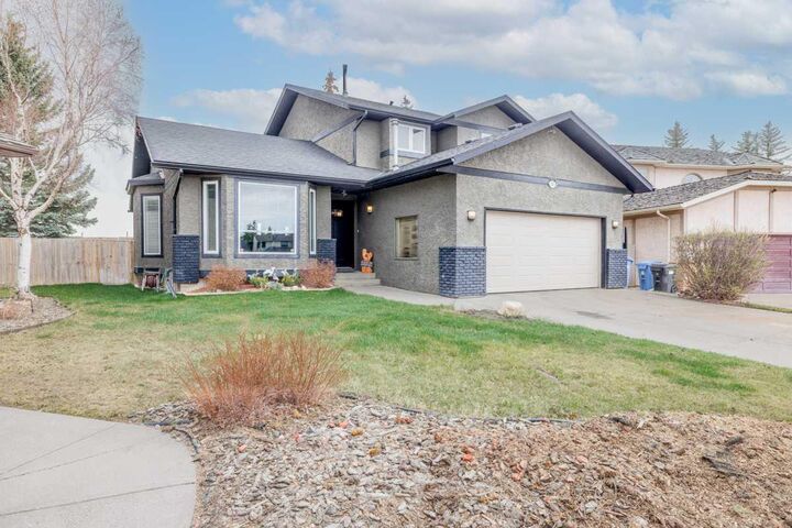 Property Photo:  228 Wood Valley Bay SW  AB T2W 5Y4 