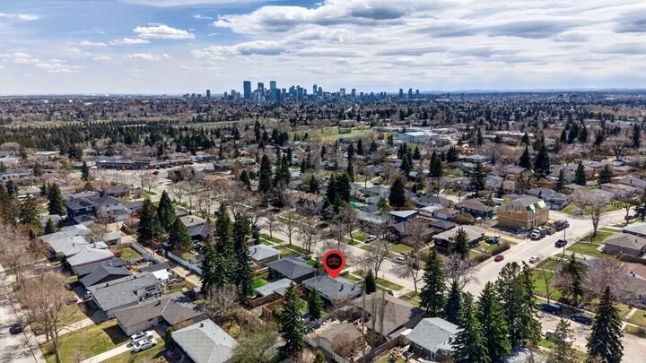 Property Photo:  1232 40 Avenue NW  AB T2K 0G4 