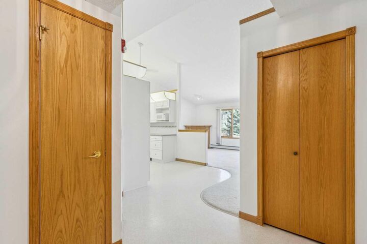 Property Photo:  6868 Sierra Morena Boulevard SW 321  AB T3H 3R6 
