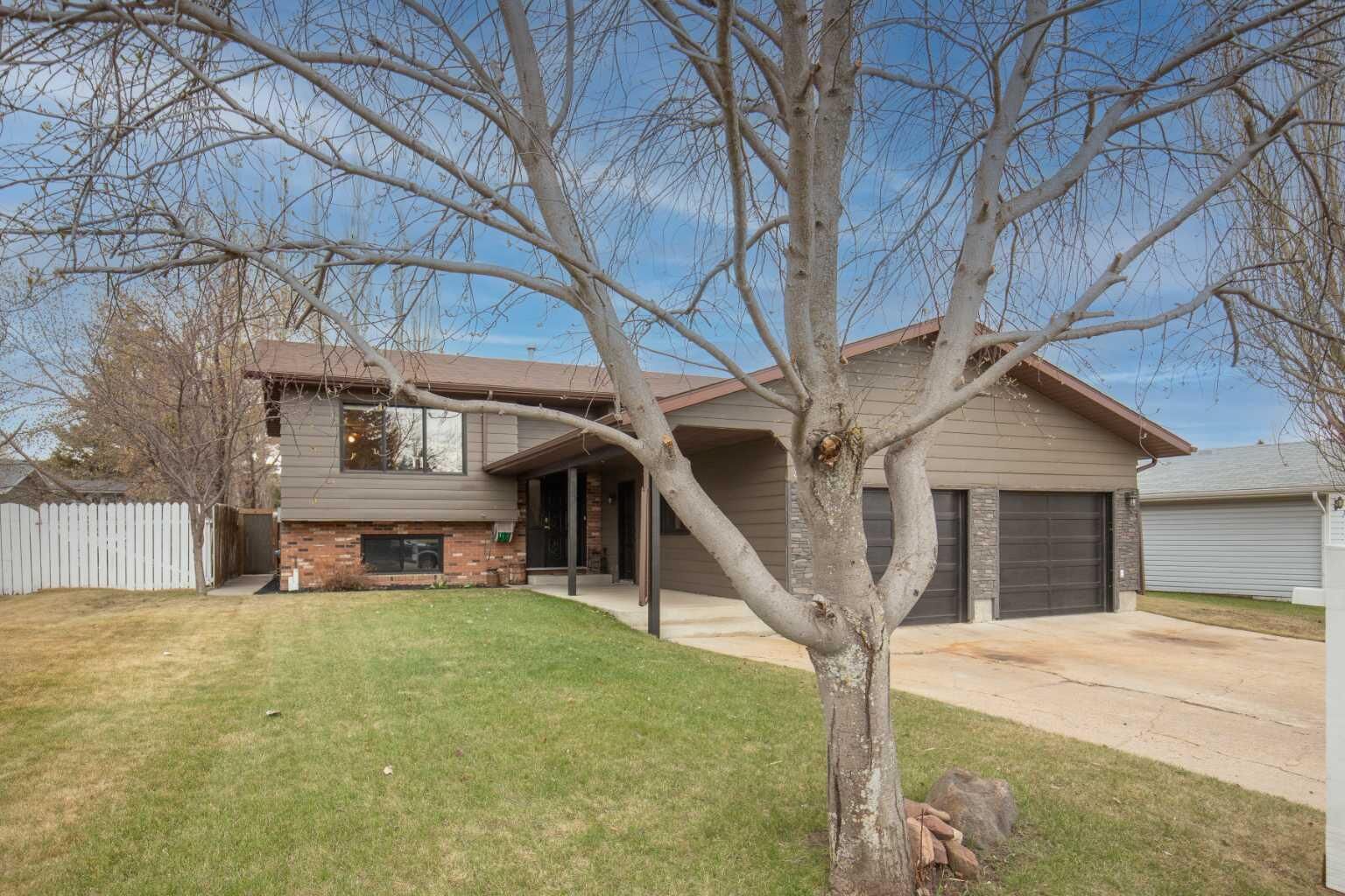 Property Photo:  5315 37 Street  AB T4G 1G6 