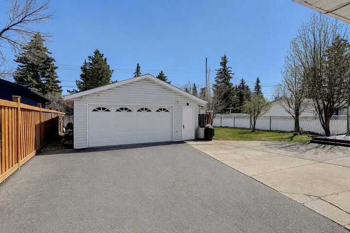 Property Photo:  8511 99B Street  AB T8V 2J3 
