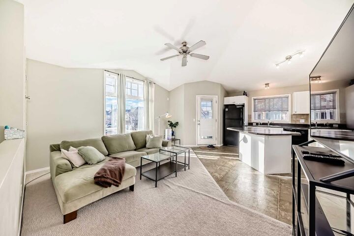 Property Photo:  20 Panatella Landing NW 205  AB T3K 0K8 