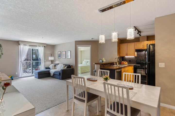 Property Photo:  115 Prestwick Villas SE 2218  AB T2Z 0M9 