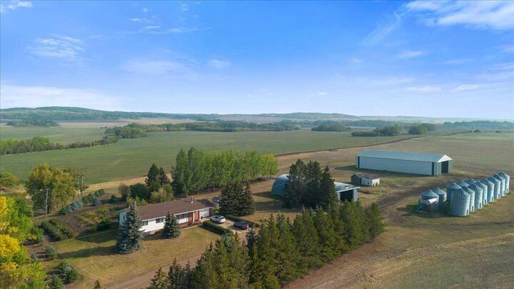 742077 Range Road 64 — photo 1