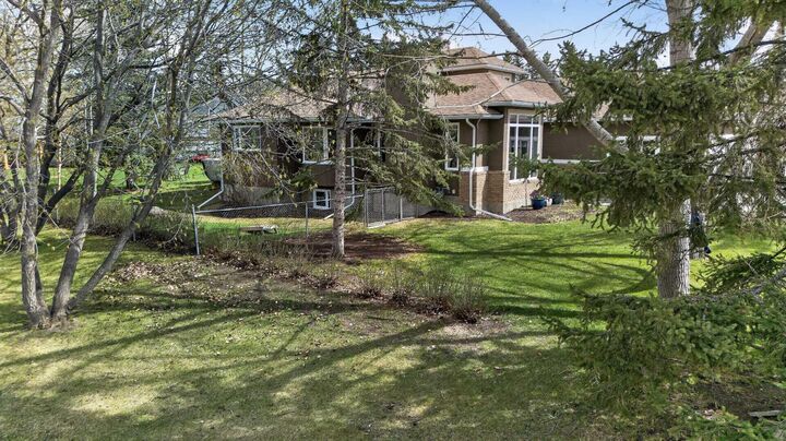 Property Photo:  756 East Chestermere Drive  AB T1X 1A6 