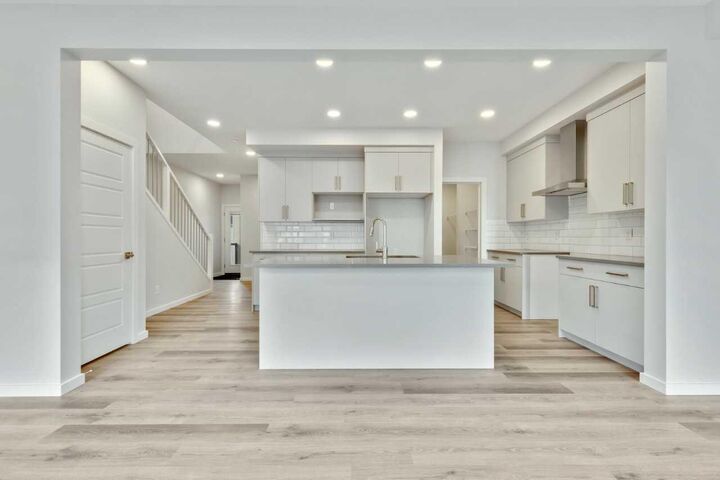 Property Photo:  400 Heartwood Grove SE  AB T3M 2K1 