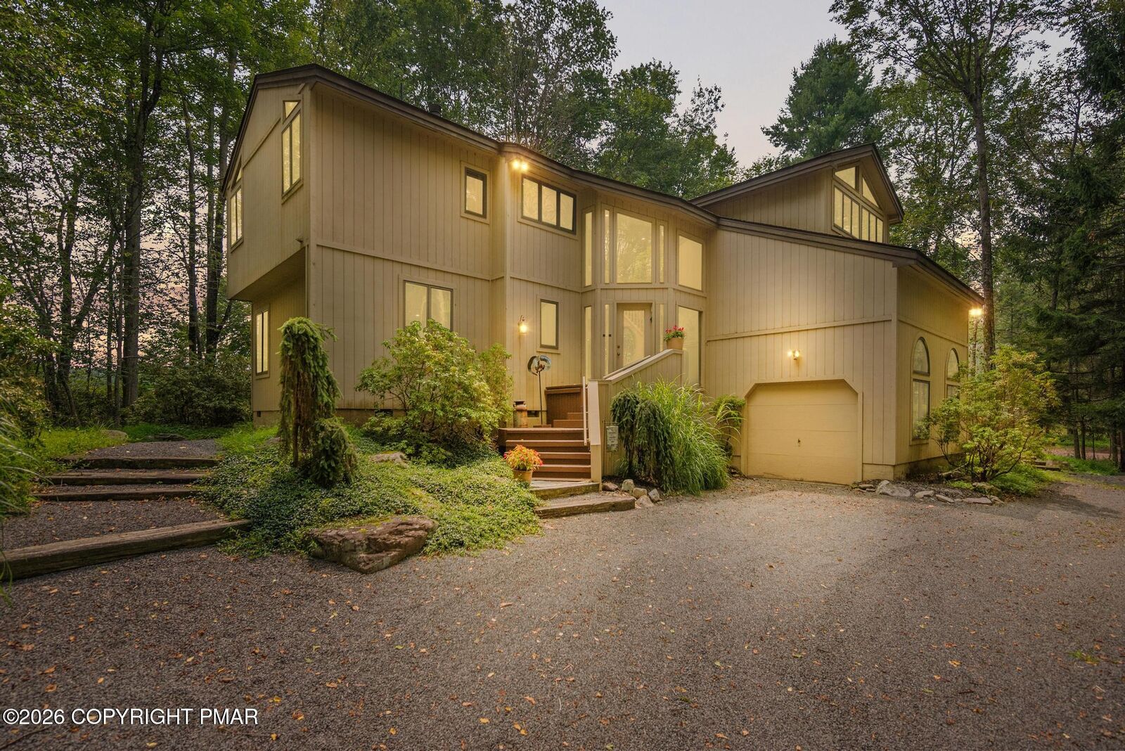 Property Photo:  108 Blackfoot Trail  PA 18350 
