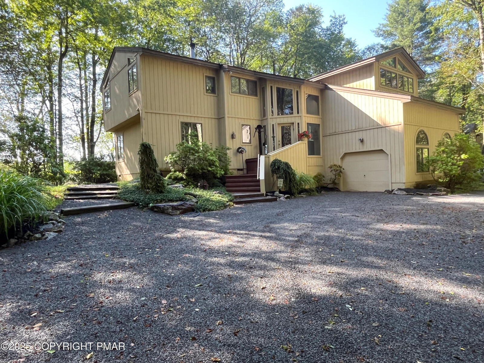 Property Photo: 108 Blackfoot Trail PA 18350