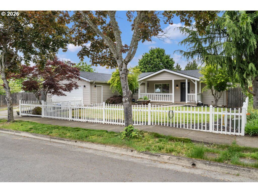 Property Photo:  577 SE Dance Dr  OR 97023 