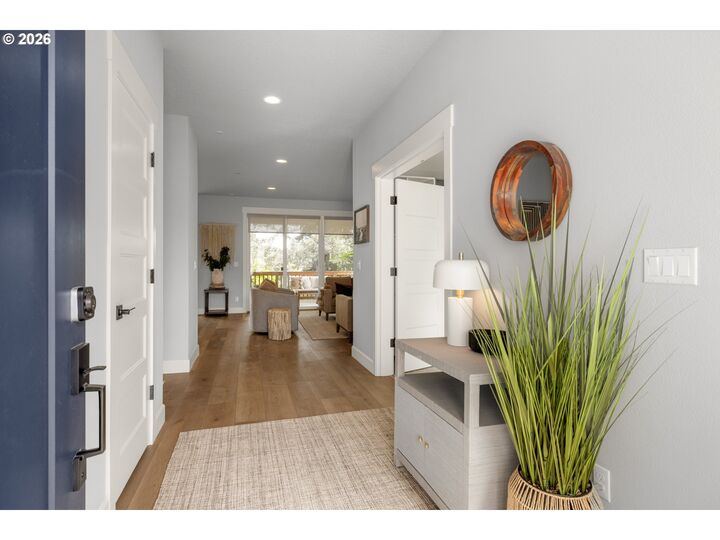 Property Photo:  3304 N Irvine Dr  OR 97124 