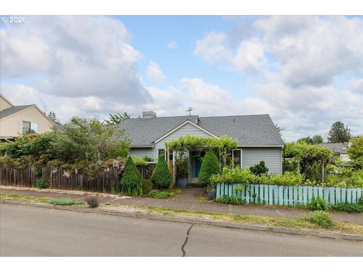 Property Photo:  10619 SW Windsor Pl  OR 97223 