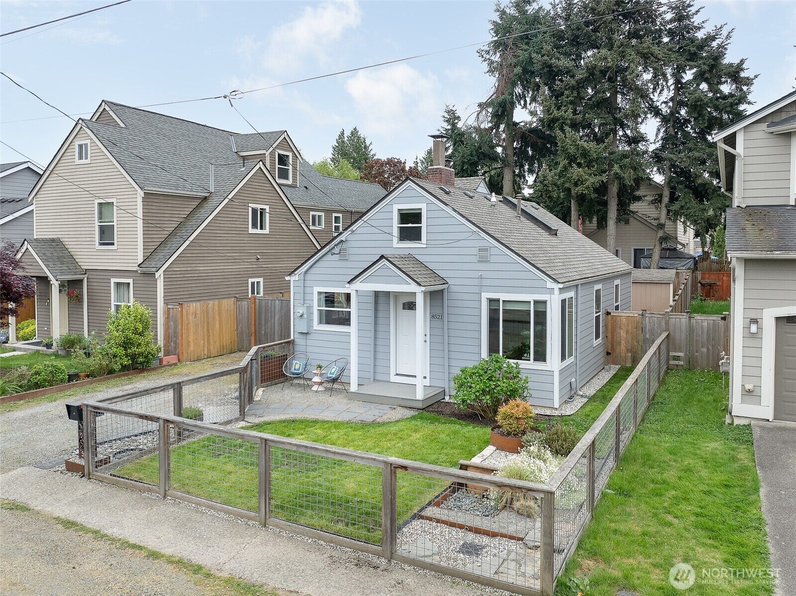 Property Photo:  8521 S 117th Street  WA 98178 
