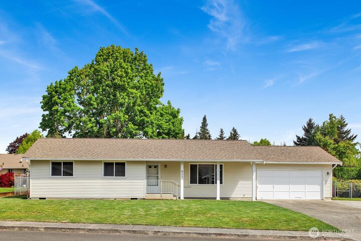 Property Photo:  811  Vine Cir  WA 98264 
