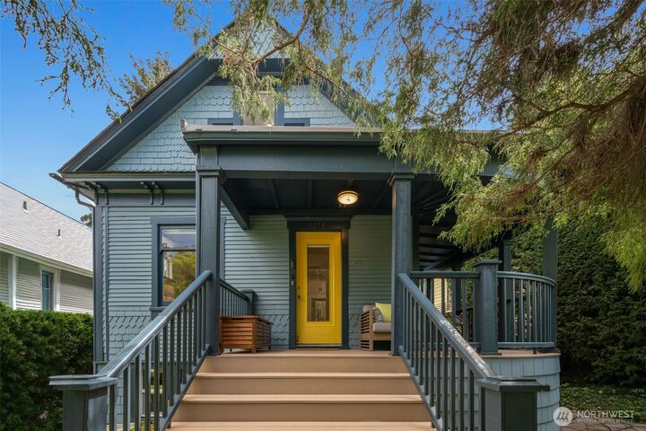 Property Photo:  2516  3rd Avenue W  WA 98119 