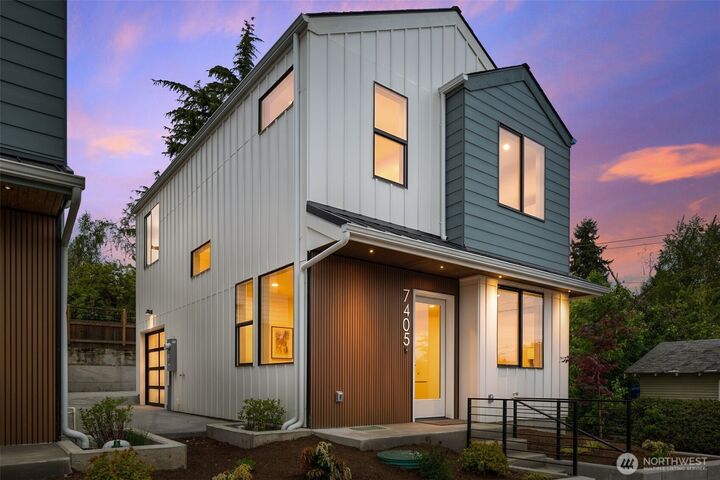 Property Photo:  7405  Dayton Avenue N  WA 98103 
