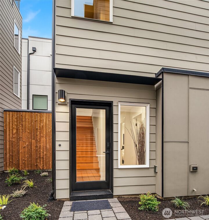 Property Photo:  1457  22nd Avenue A  WA 98122 