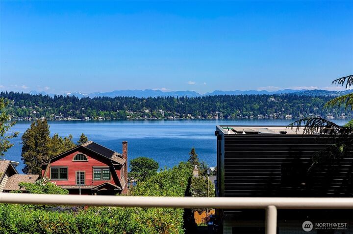 Property Photo:  3822 S Court Street  WA 98144 