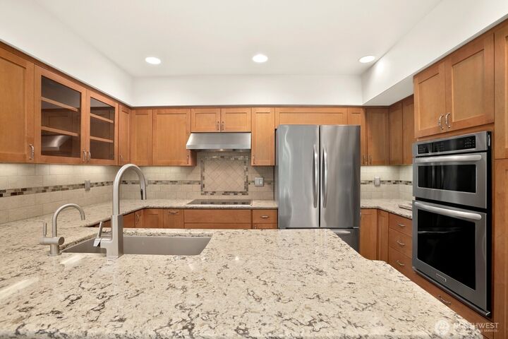 Property Photo:  102  State Street S 206W  WA 98033 