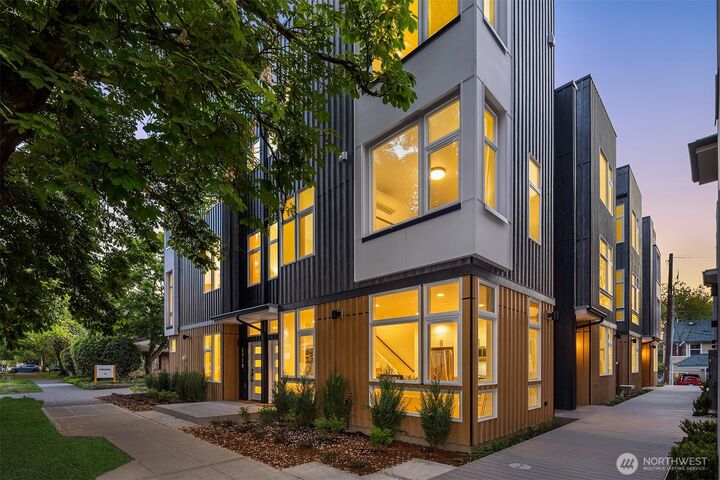 Property Photo:  1755 E Howell Street  WA 98122 