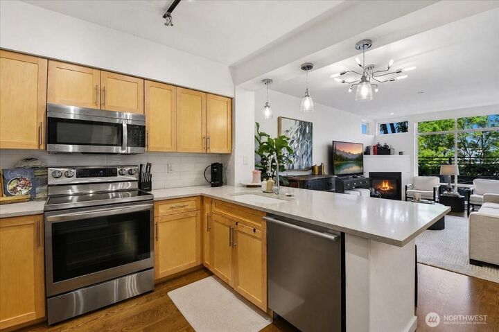 Property Photo:  211  Kirkland Avenue 204  WA 98033 