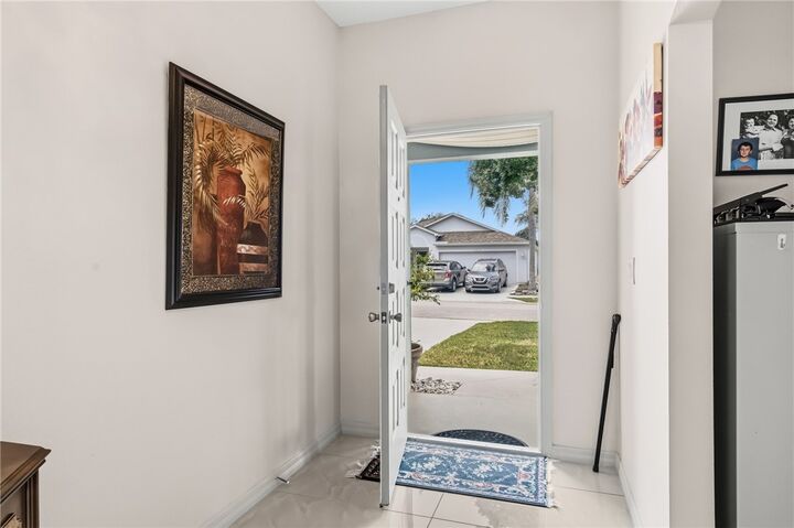 Property Photo: 1013 E 13th Square FL 32960