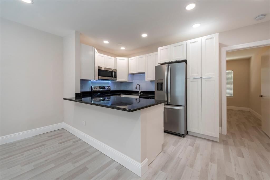 Property Photo:  628 NE 8th Ave #2  FL 33304 