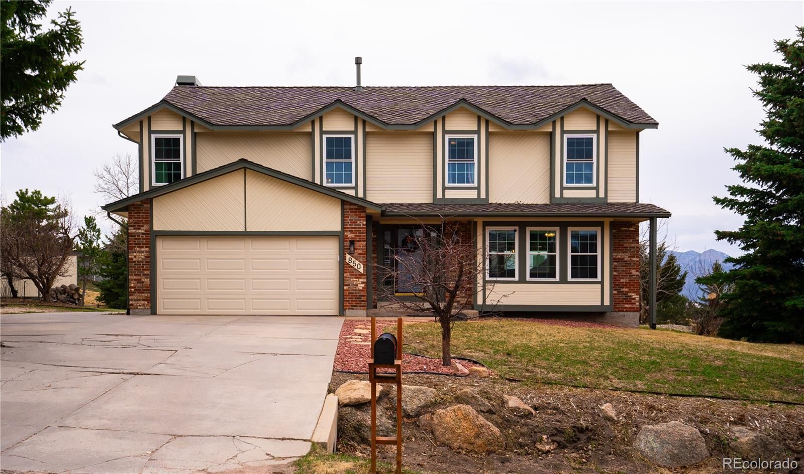 Property Photo:  850 Wuthering Heights Drive  CO 80921 