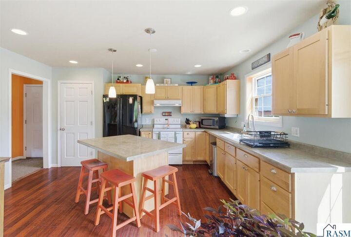 Property Photo:  16 Marples Avenue  MN 56068 