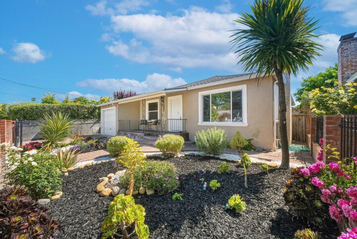 Property Photo:  1162 Oliver Street  CA 94061 
