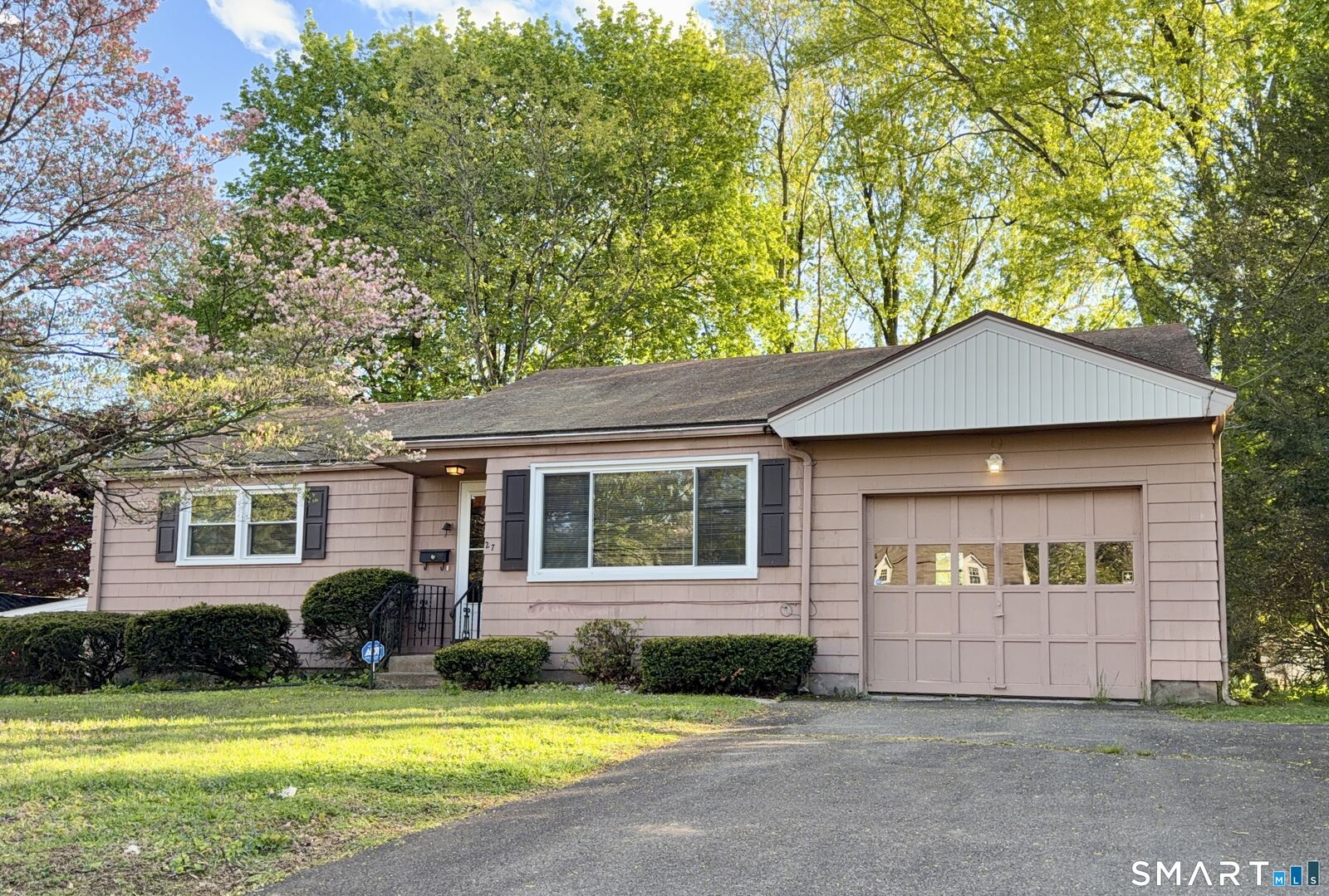 Property Photo:  27 West Street  CT 06416 