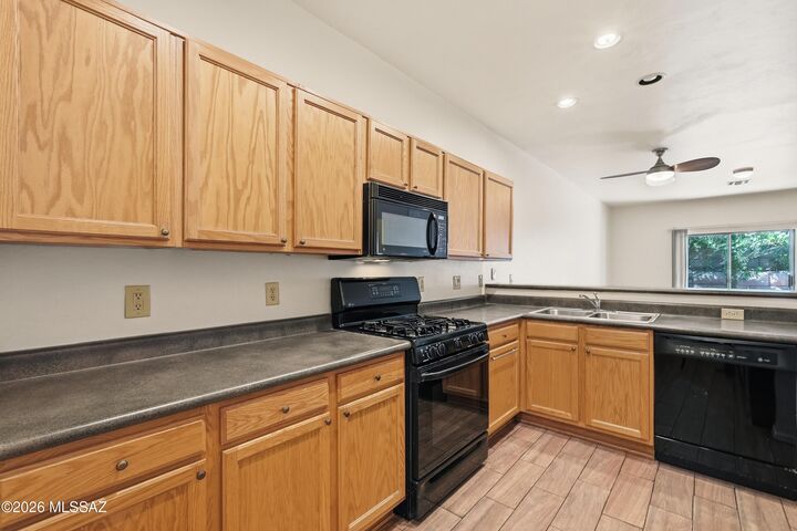 Property Photo:  3869 N Forest Park Drive  AZ 85718 