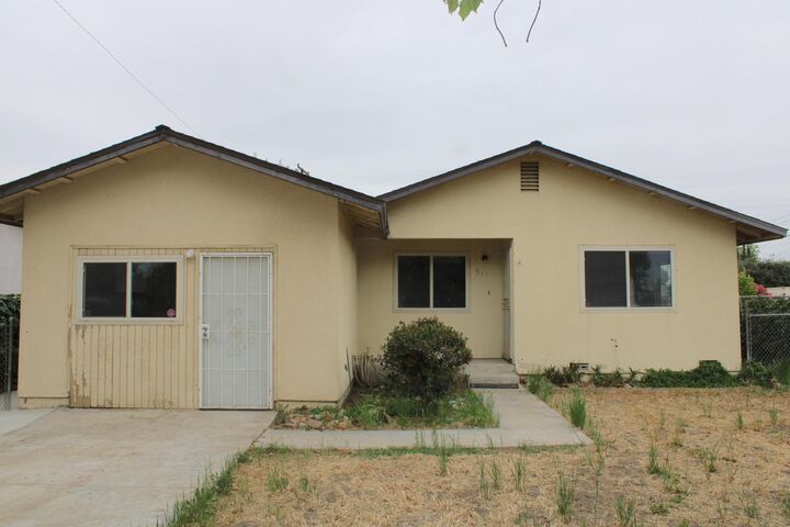 Property Photo: 517 S R Street CA 93274