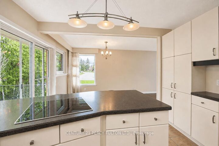 Property Photo: 1386 Forest Glade Road ON L6H 2G3