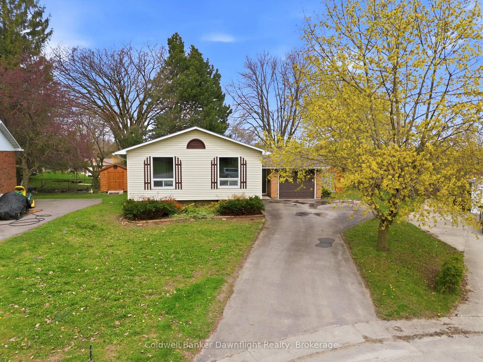 Property Photo: 516 Maitland Court ON N0G 2W0